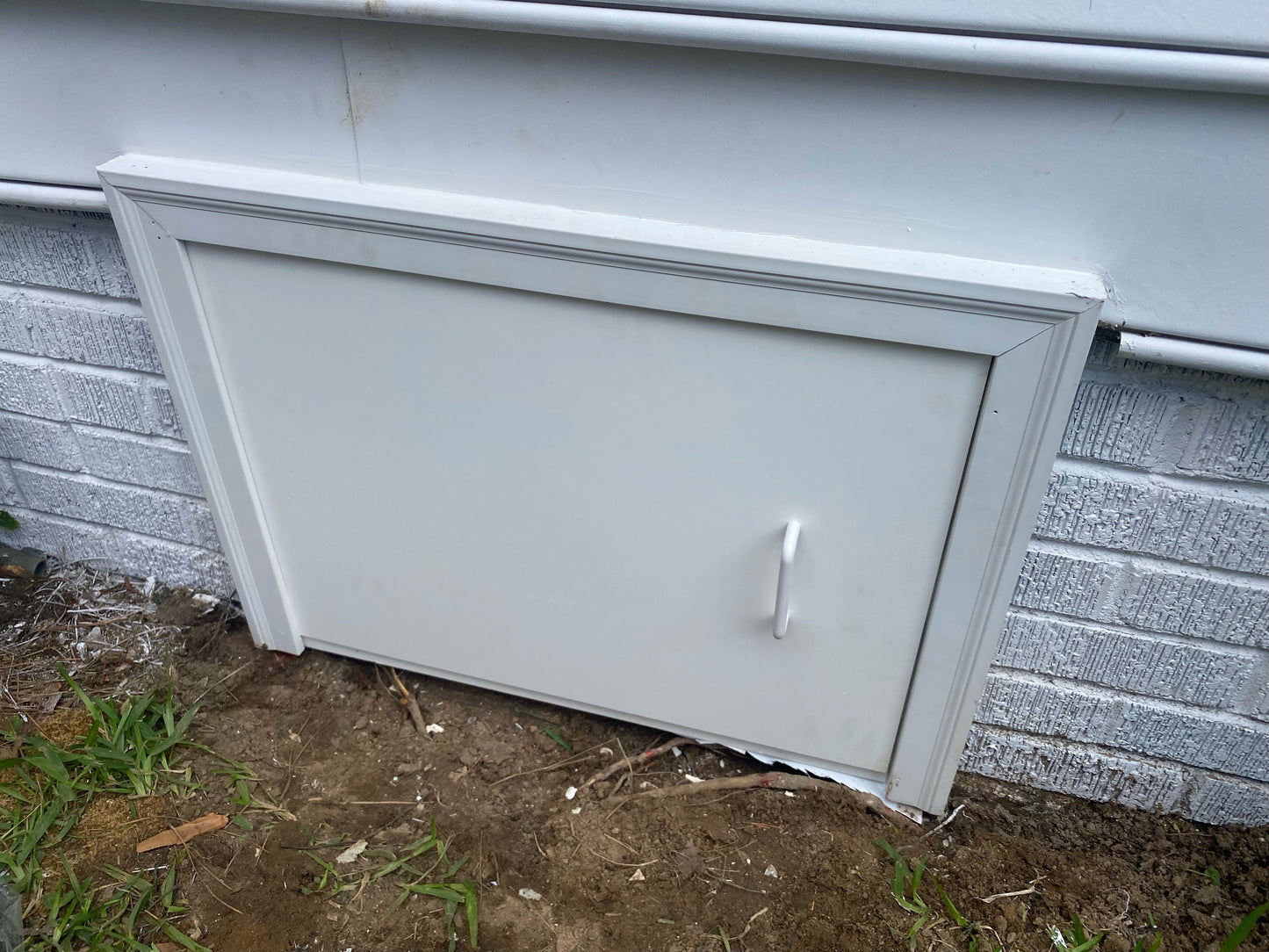 Cathmer Crawlspace Door, Overlay Install 16"x32"
